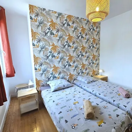 Les Pieds Dans L'eau 200m Apartment *